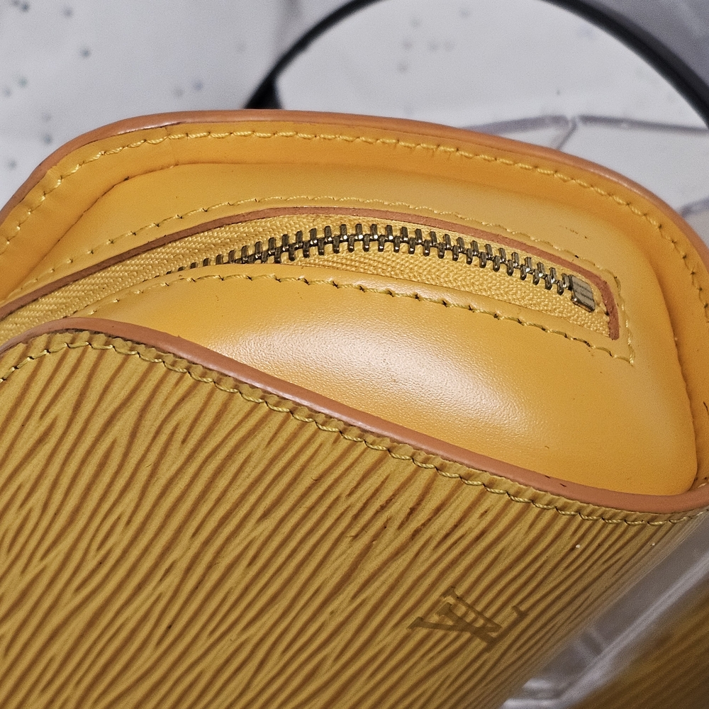 Louis Vuitton Dauphine Yellow and Purple Cosmetic Bag with Elegant Texture - Picture 13 of 16